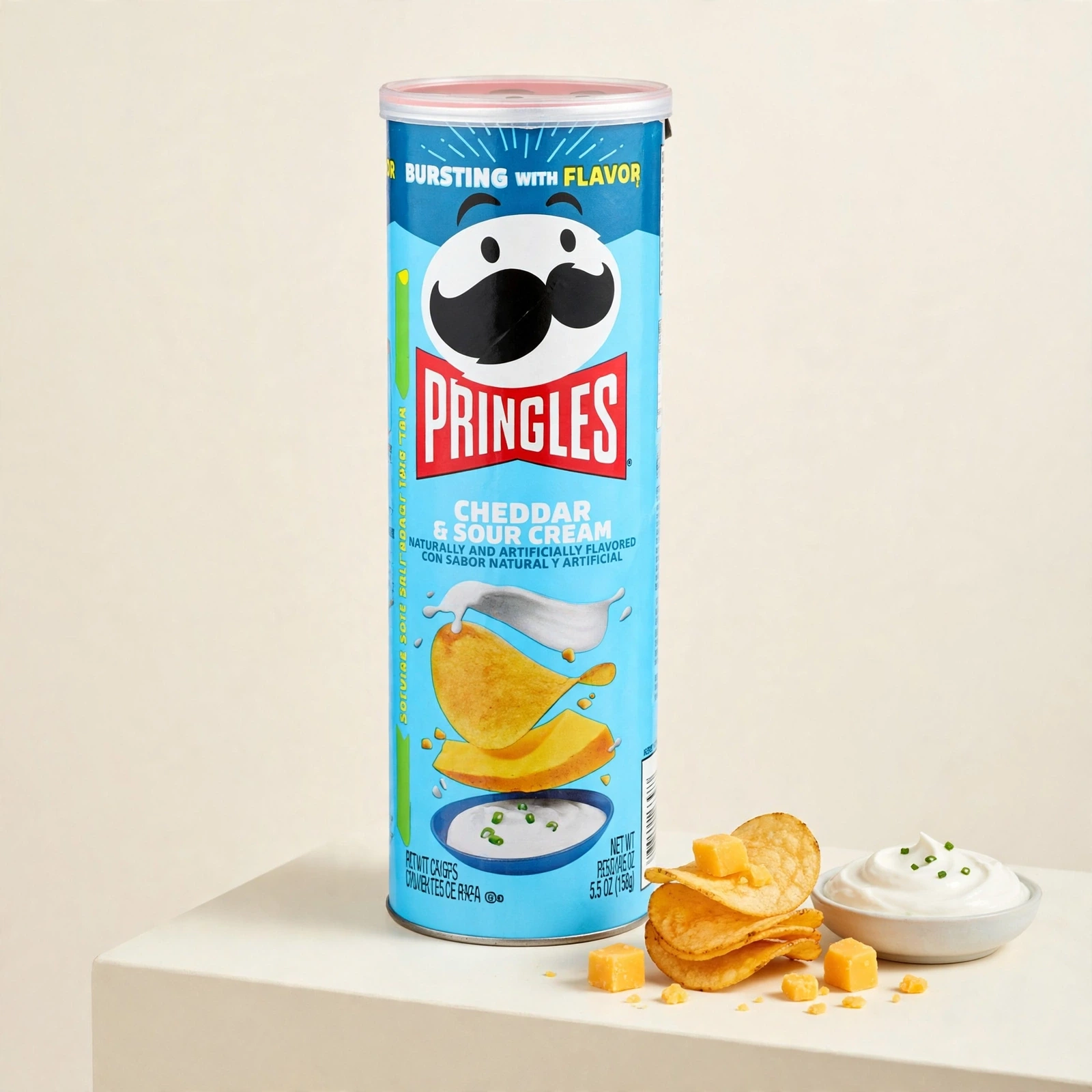 Pringles Cheddar & Sour Cream 158g - Image 2